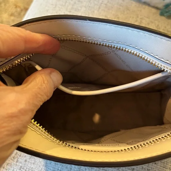 Michael Kors Valerie Cream Crossbody Bag EUC with cute bag charm - Picture 9 of 11